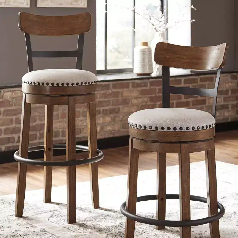 Tabouret de bar pivotant rembourré Valebeck, hauteur comptoir – 61 cm
