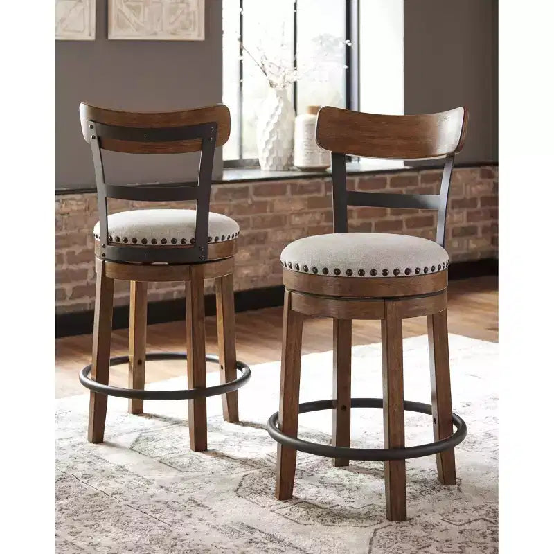 Tabouret de bar pivotant rembourré Valebeck, hauteur comptoir – 61 cm