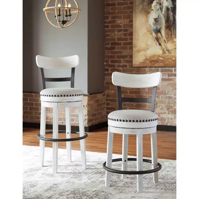 Tabouret de bar pivotant rembourré Valebeck, hauteur comptoir – 61 cm