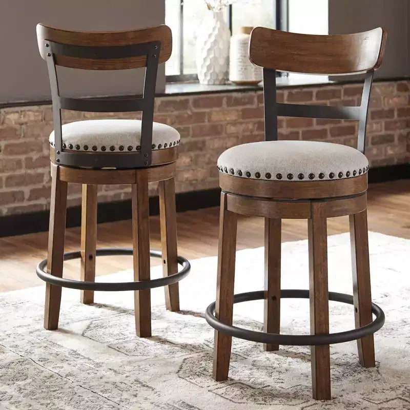 Tabouret de bar pivotant rembourré Valebeck, hauteur comptoir – 61 cm